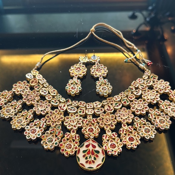 NWOT Beautiful Bridal Necklace & earrings set in faux Polki with gold polish ! - Picture 6 of 7